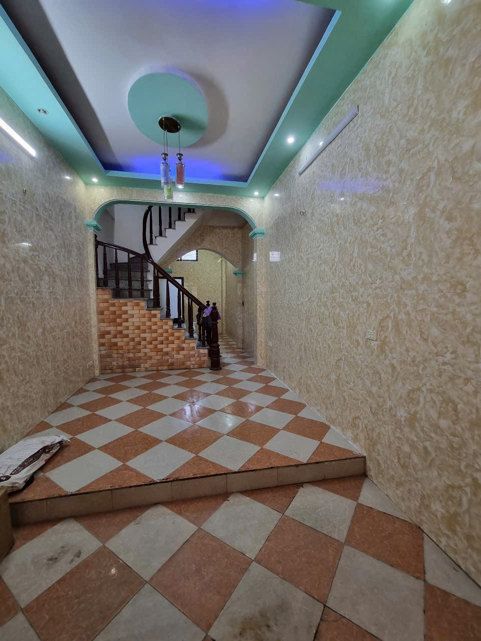 Cho thuê nhà Phố Lĩnh Nam, 4 tầng x 40m2, 5 ngủ, 11 Triệu ở gđ, nhóm ngoan, 10m ra ô tô - Ảnh chính
